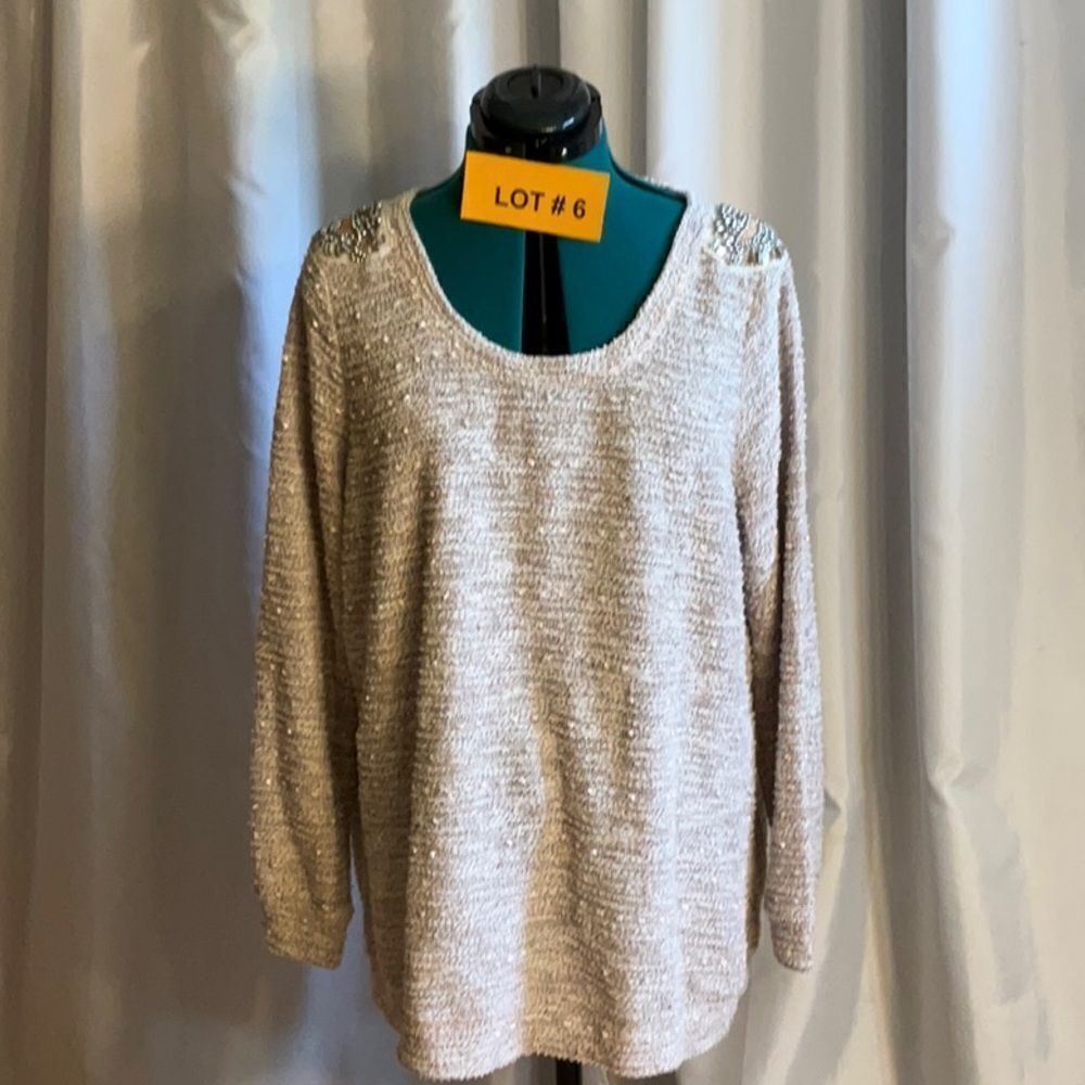 MAURICES SIZE 2 tunic type top with long sleeves in pick & gray colors